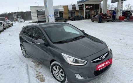 Hyundai Solaris II рестайлинг, 2013 год, 900 000 рублей, 3 фотография