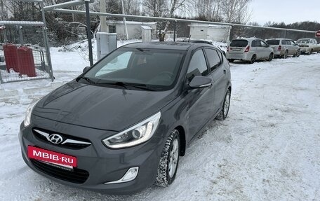 Hyundai Solaris II рестайлинг, 2013 год, 900 000 рублей, 2 фотография