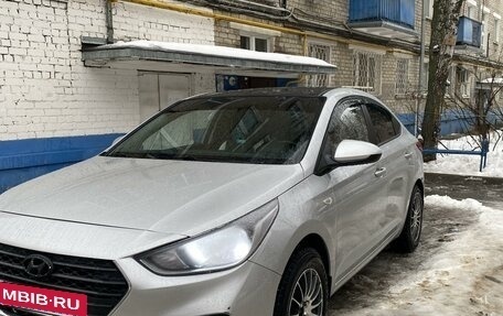 Hyundai Solaris II рестайлинг, 2017 год, 1 050 000 рублей, 2 фотография