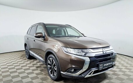 Mitsubishi Outlander III рестайлинг 3, 2021 год, 2 450 000 рублей, 3 фотография