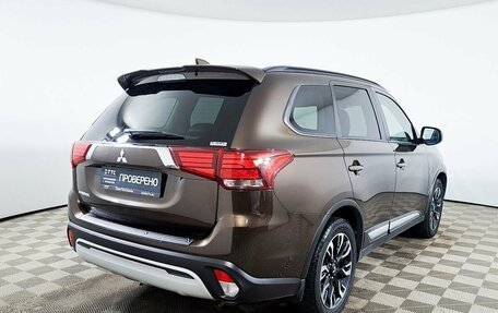 Mitsubishi Outlander III рестайлинг 3, 2021 год, 2 450 000 рублей, 6 фотография