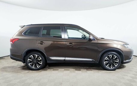 Mitsubishi Outlander III рестайлинг 3, 2021 год, 2 450 000 рублей, 5 фотография