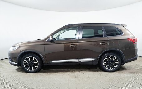 Mitsubishi Outlander III рестайлинг 3, 2021 год, 2 450 000 рублей, 10 фотография