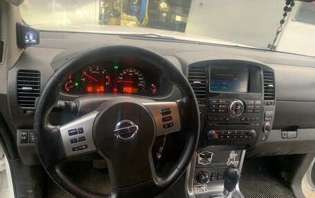 Nissan Navara (Frontier), 2010 год, 1 650 000 рублей, 8 фотография