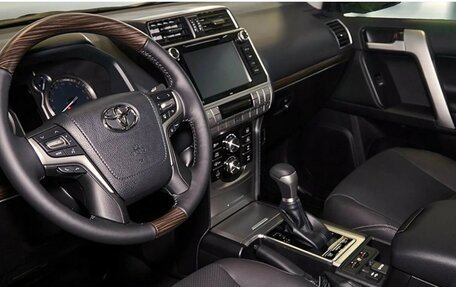 Toyota Land Cruiser Prado 150 рестайлинг 2, 2019 год, 5 590 000 рублей, 10 фотография