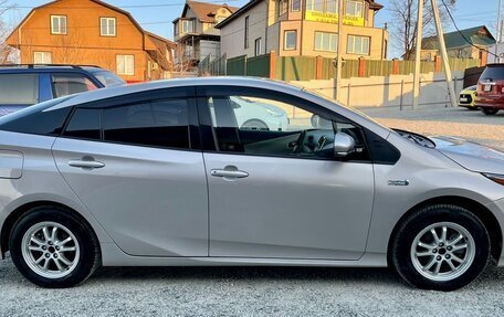 Toyota Prius IV XW50, 2017 год, 1 650 000 рублей, 9 фотография