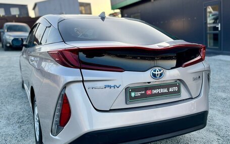 Toyota Prius IV XW50, 2017 год, 1 650 000 рублей, 6 фотография