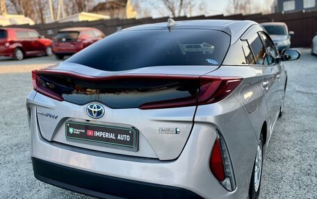 Toyota Prius IV XW50, 2017 год, 1 650 000 рублей, 8 фотография