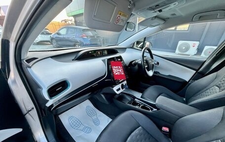 Toyota Prius IV XW50, 2017 год, 1 650 000 рублей, 12 фотография