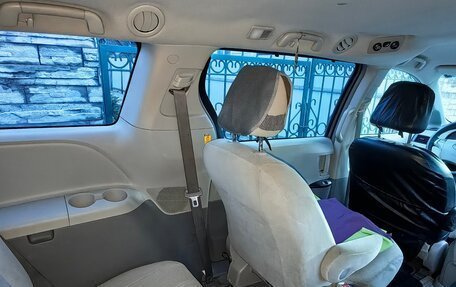 Toyota Sienna III, 2010 год, 1 900 000 рублей, 9 фотография