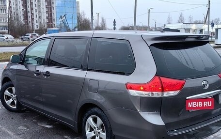 Toyota Sienna III, 2010 год, 1 900 000 рублей, 6 фотография