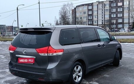 Toyota Sienna III, 2010 год, 1 900 000 рублей, 5 фотография