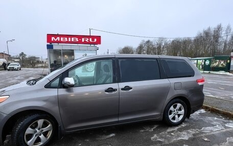 Toyota Sienna III, 2010 год, 1 900 000 рублей, 7 фотография