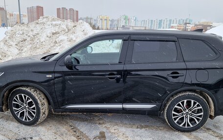 Mitsubishi Outlander III рестайлинг 3, 2020 год, 2 490 000 рублей, 6 фотография