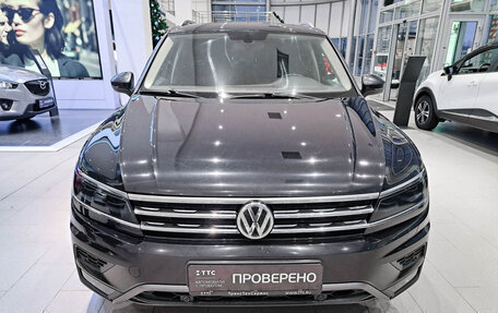 Volkswagen Tiguan II, 2017 год, 2 300 000 рублей, 2 фотография