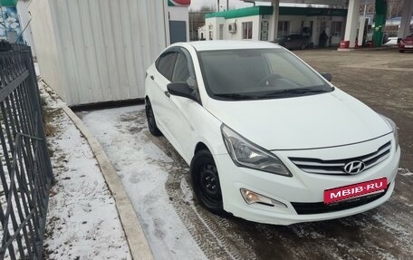 Hyundai Solaris II рестайлинг, 2015 год, 670 000 рублей, 2 фотография