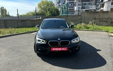 BMW 1 серия, 2018 год, 2 500 000 рублей, 1 фотография