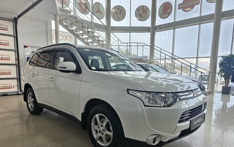 Mitsubishi Outlander III рестайлинг 3, 2013 год, 1 879 000 рублей, 6 фотография