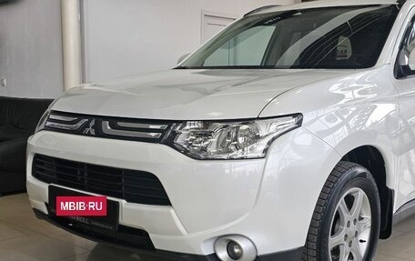 Mitsubishi Outlander III рестайлинг 3, 2013 год, 1 879 000 рублей, 4 фотография