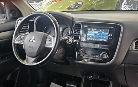 Mitsubishi Outlander III рестайлинг 3, 2013 год, 1 879 000 рублей, 25 фотография