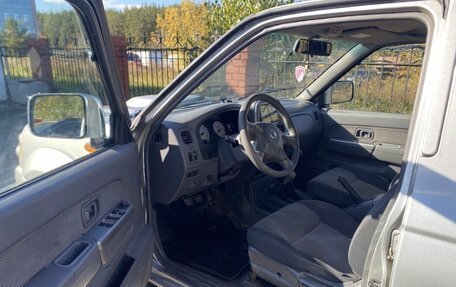 Nissan NP300, 2011 год, 850 000 рублей, 4 фотография