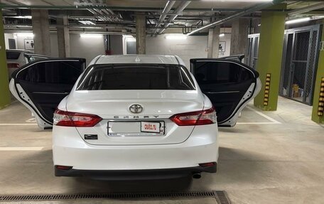 Toyota Camry, 2018 год, 3 200 000 рублей, 6 фотография