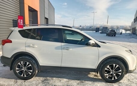 Toyota RAV4, 2015 год, 2 600 000 рублей, 4 фотография