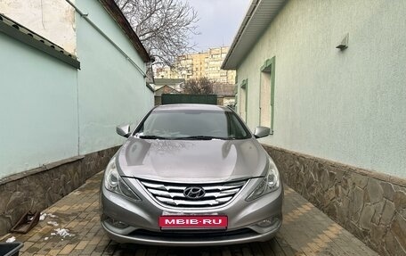 Hyundai Sonata VI, 2012 год, 1 100 000 рублей, 1 фотография