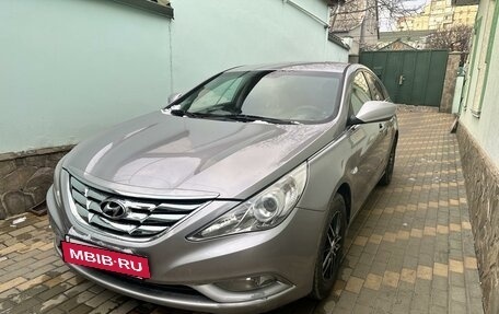 Hyundai Sonata VI, 2012 год, 1 100 000 рублей, 3 фотография