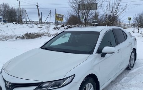 Toyota Camry, 2021 год, 3 250 000 рублей, 3 фотография