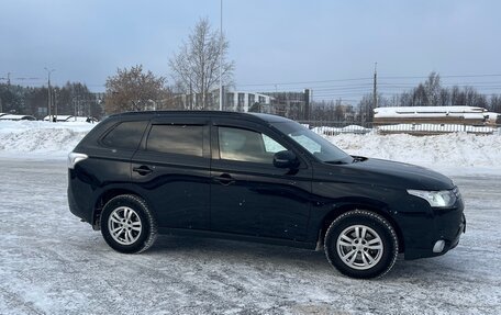 Mitsubishi Outlander III рестайлинг 3, 2013 год, 1 430 000 рублей, 3 фотография