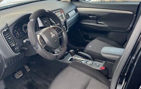 Mitsubishi Outlander III рестайлинг 3, 2013 год, 1 430 000 рублей, 13 фотография