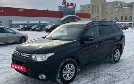 Mitsubishi Outlander III рестайлинг 3, 2013 год, 1 430 000 рублей, 7 фотография