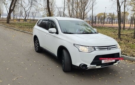 Mitsubishi Outlander III рестайлинг 3, 2014 год, 1 629 000 рублей, 4 фотография