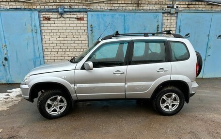 Chevrolet Niva I рестайлинг, 2011 год, 650 000 рублей, 3 фотография