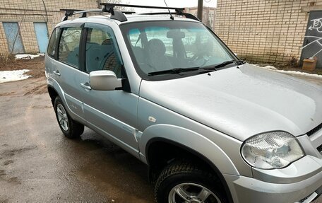 Chevrolet Niva I рестайлинг, 2011 год, 650 000 рублей, 4 фотография