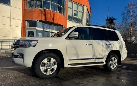 Toyota Land Cruiser 200, 2016 год, 6 200 000 рублей, 3 фотография