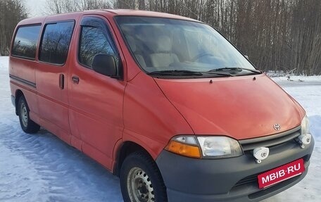 Toyota HiAce, 1999 год, 900 000 рублей, 3 фотография