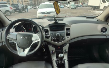 Chevrolet Cruze II, 2010 год, 655 000 рублей, 7 фотография