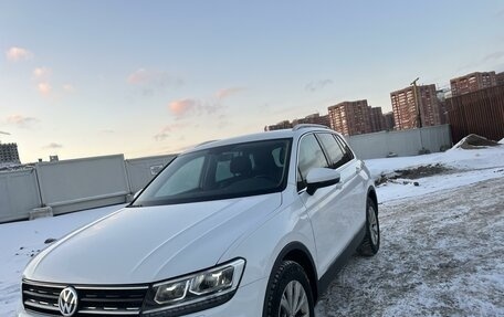 Volkswagen Tiguan II, 2017 год, 2 600 000 рублей, 2 фотография