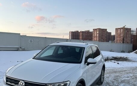 Volkswagen Tiguan II, 2017 год, 2 600 000 рублей, 3 фотография