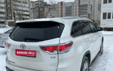 Toyota Highlander III, 2014 год, 3 170 000 рублей, 2 фотография