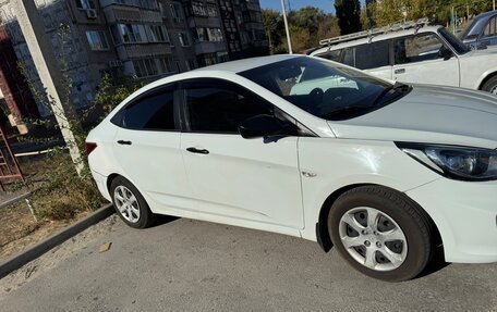 Hyundai Solaris II рестайлинг, 2013 год, 750 000 рублей, 4 фотография