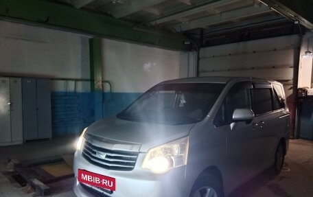 Toyota Noah III, 2010 год, 1 750 000 рублей, 6 фотография