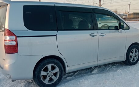 Toyota Noah III, 2010 год, 1 750 000 рублей, 15 фотография