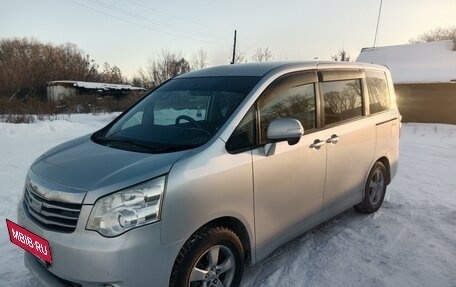 Toyota Noah III, 2010 год, 1 750 000 рублей, 16 фотография