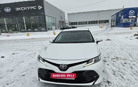 Toyota Camry, 2019 год, 3 000 000 рублей, 2 фотография