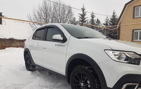 Renault Logan II, 2022 год, 1 790 000 рублей, 3 фотография