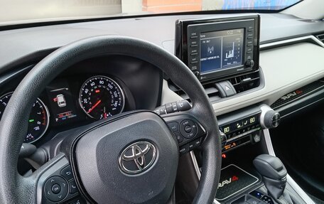 Toyota RAV4, 2020 год, 3 700 000 рублей, 16 фотография