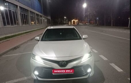 Toyota Camry, 2018 год, 3 300 000 рублей, 1 фотография